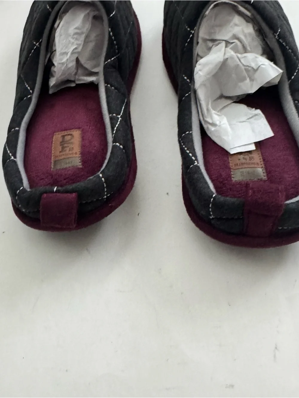 Dearfoams Quilted Clog Slippers Men M 9-10 Charcoal Grey Maroon House Shoes